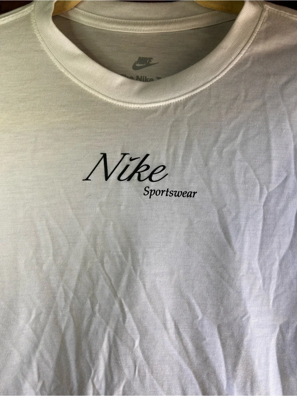 Nike Sportswear Women's white Cropped Crew Tee M